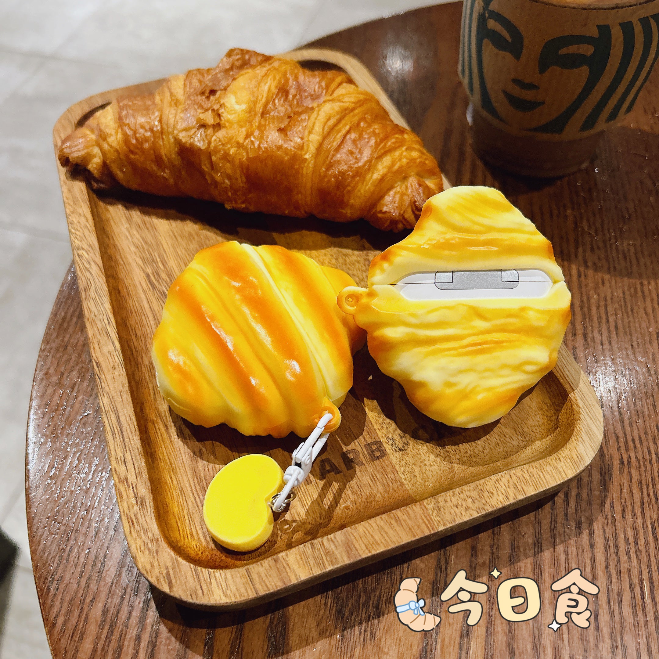 Cute Croissant AirPods 1/2/3/4 Pro 1/2 Case