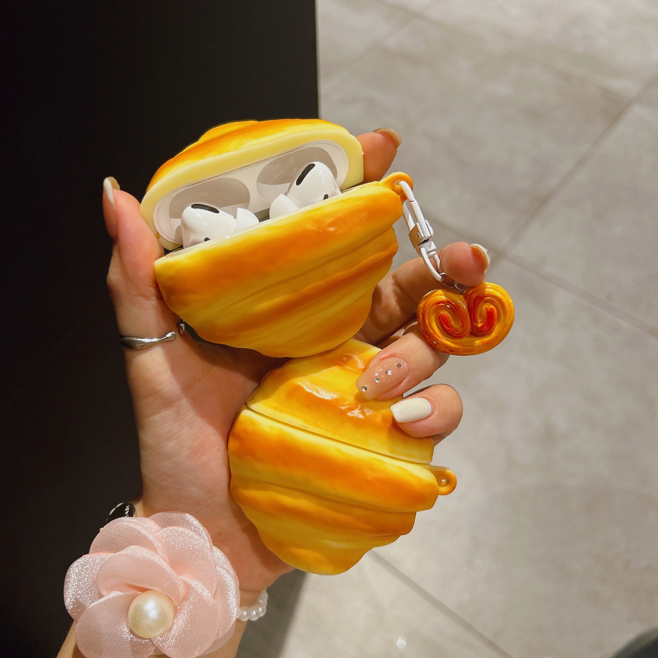 Cute Croissant AirPods 1/2/3/4 Pro 1/2 Case