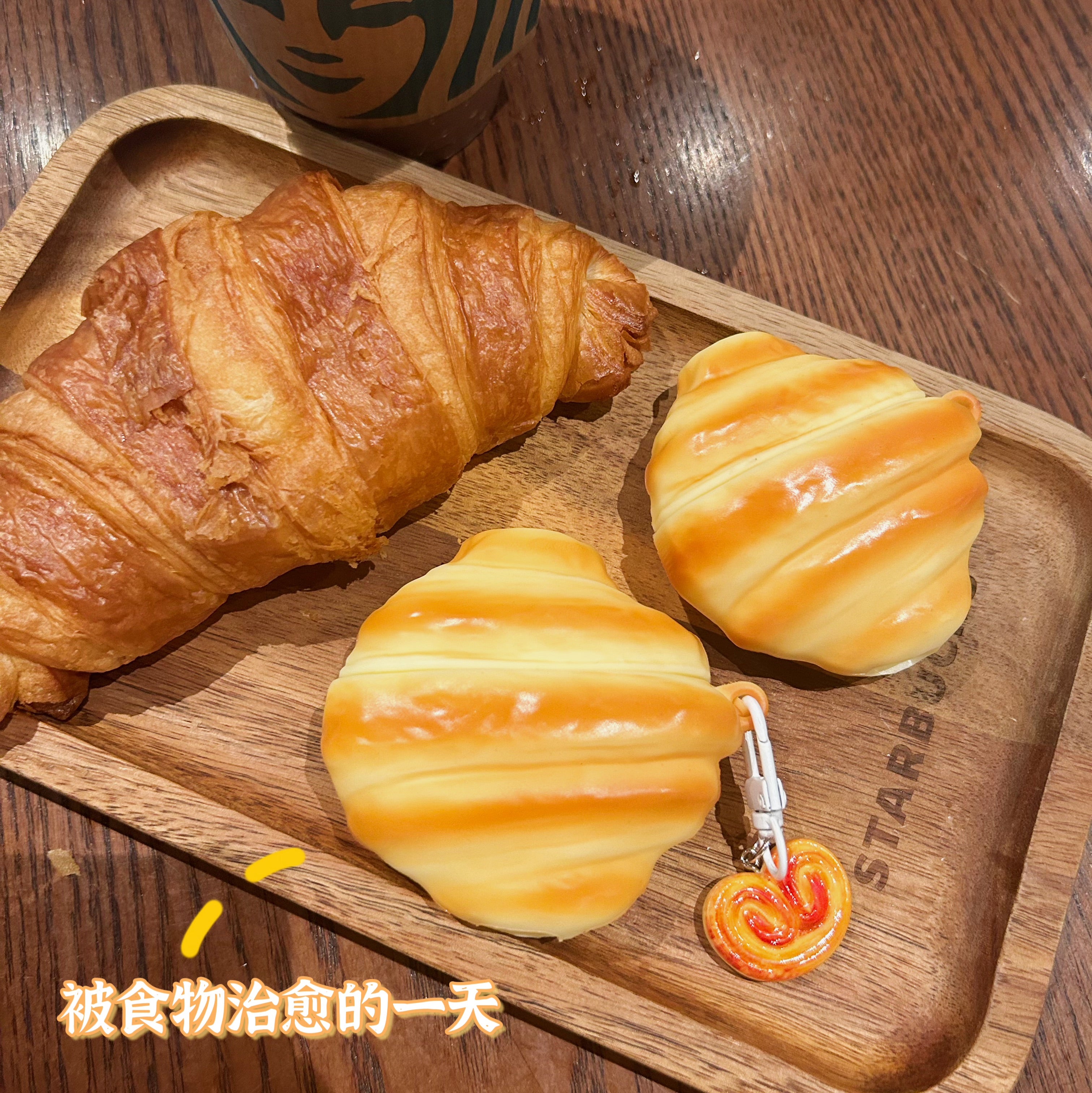 Cute Croissant AirPods 1/2/3/4 Pro 1/2 Case