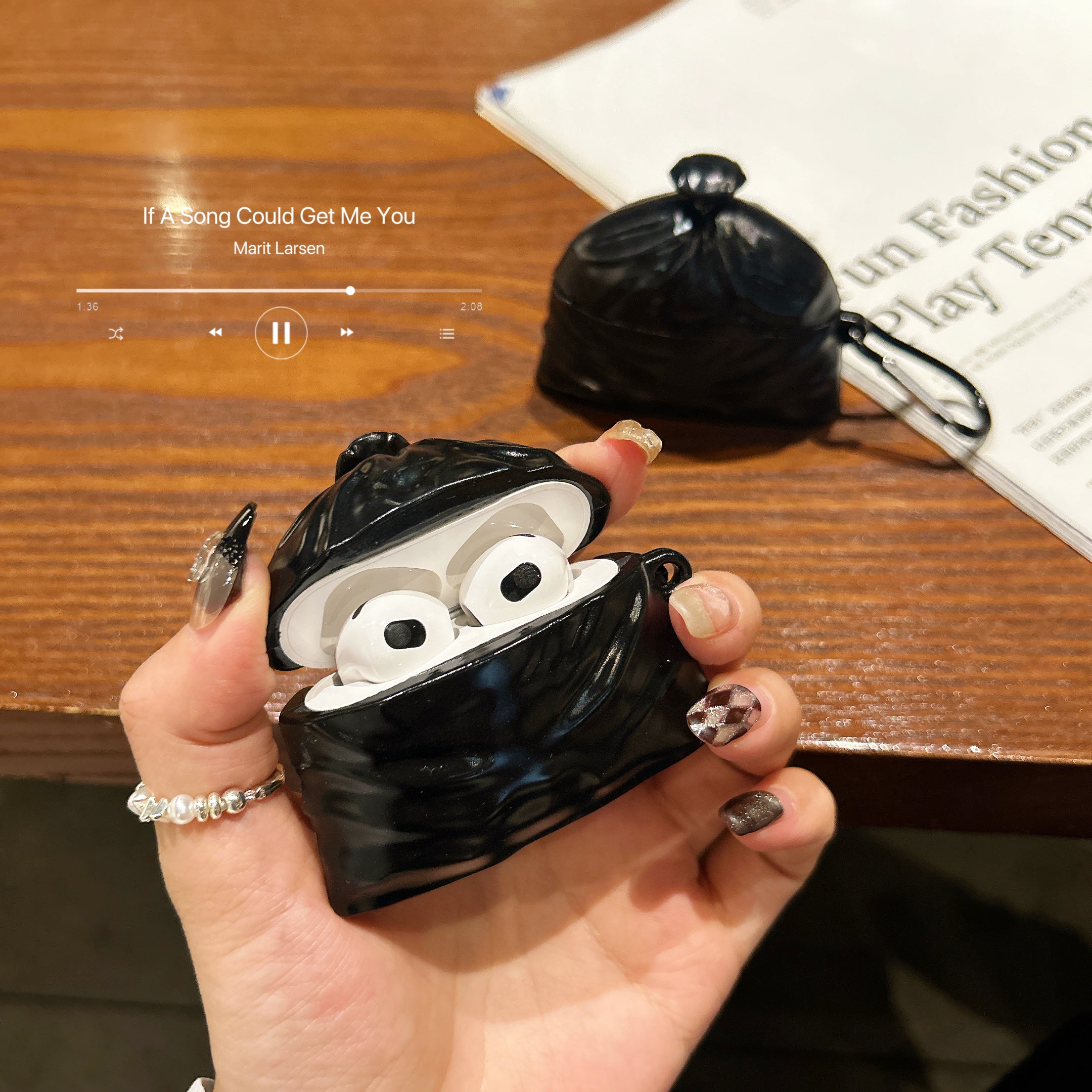 Cute Garbage Bag AirPods 1/2/3/4 Pro 1/2 Case