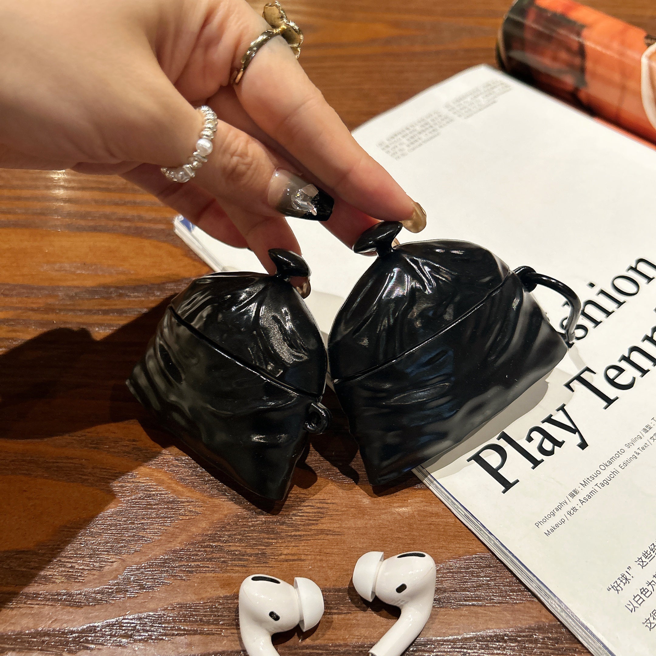 Cute Garbage Bag AirPods 1/2/3/4 Pro 1/2 Case