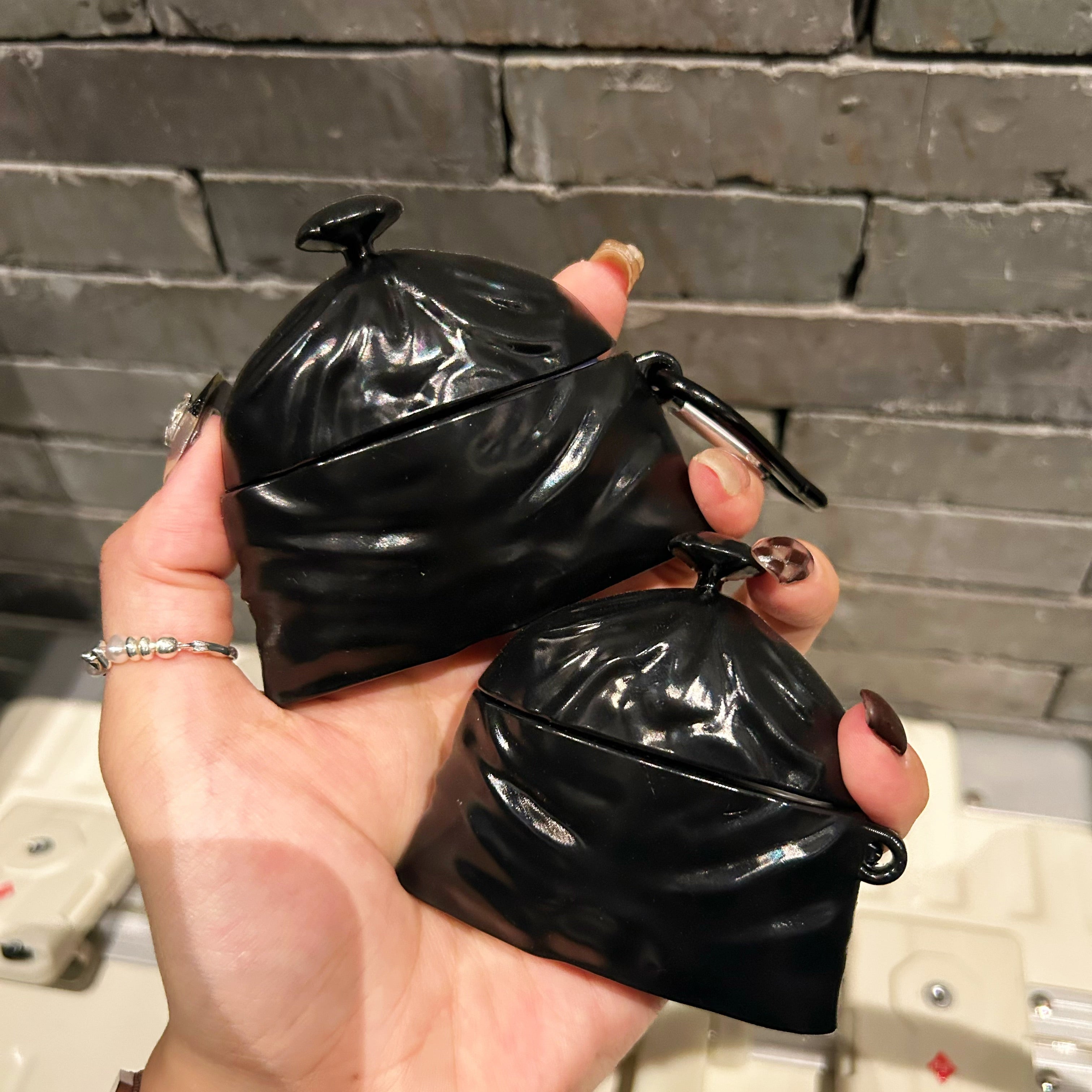 Cute Garbage Bag AirPods 1/2/3/4 Pro 1/2 Case